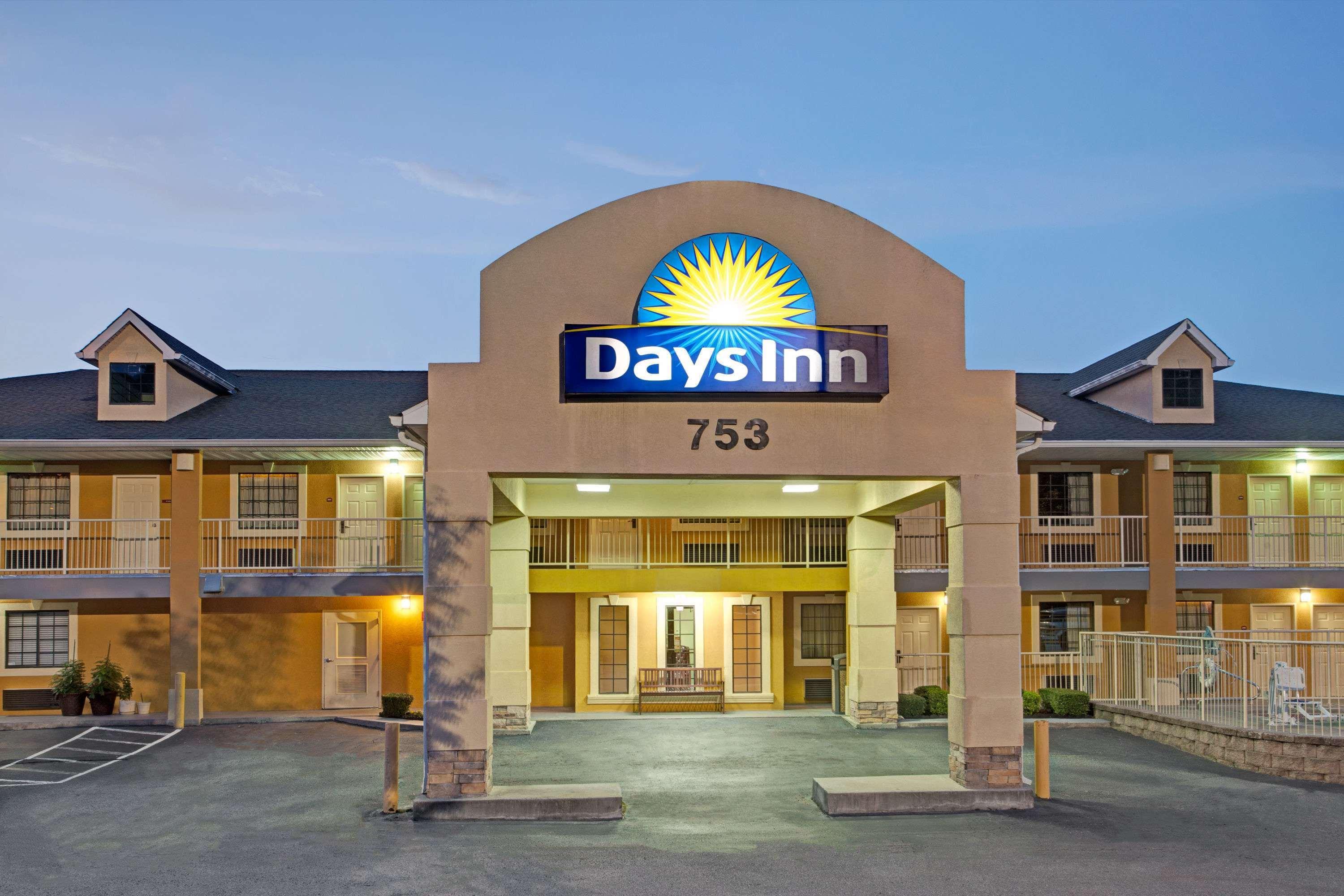 Days Inn By Wyndham Marietta White Water Exterior foto